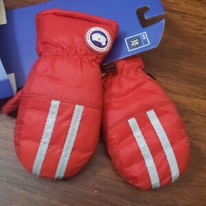 NWT Canada Goose Red and Gray Stripe Kids Winter Down Ski Mittens Size Small